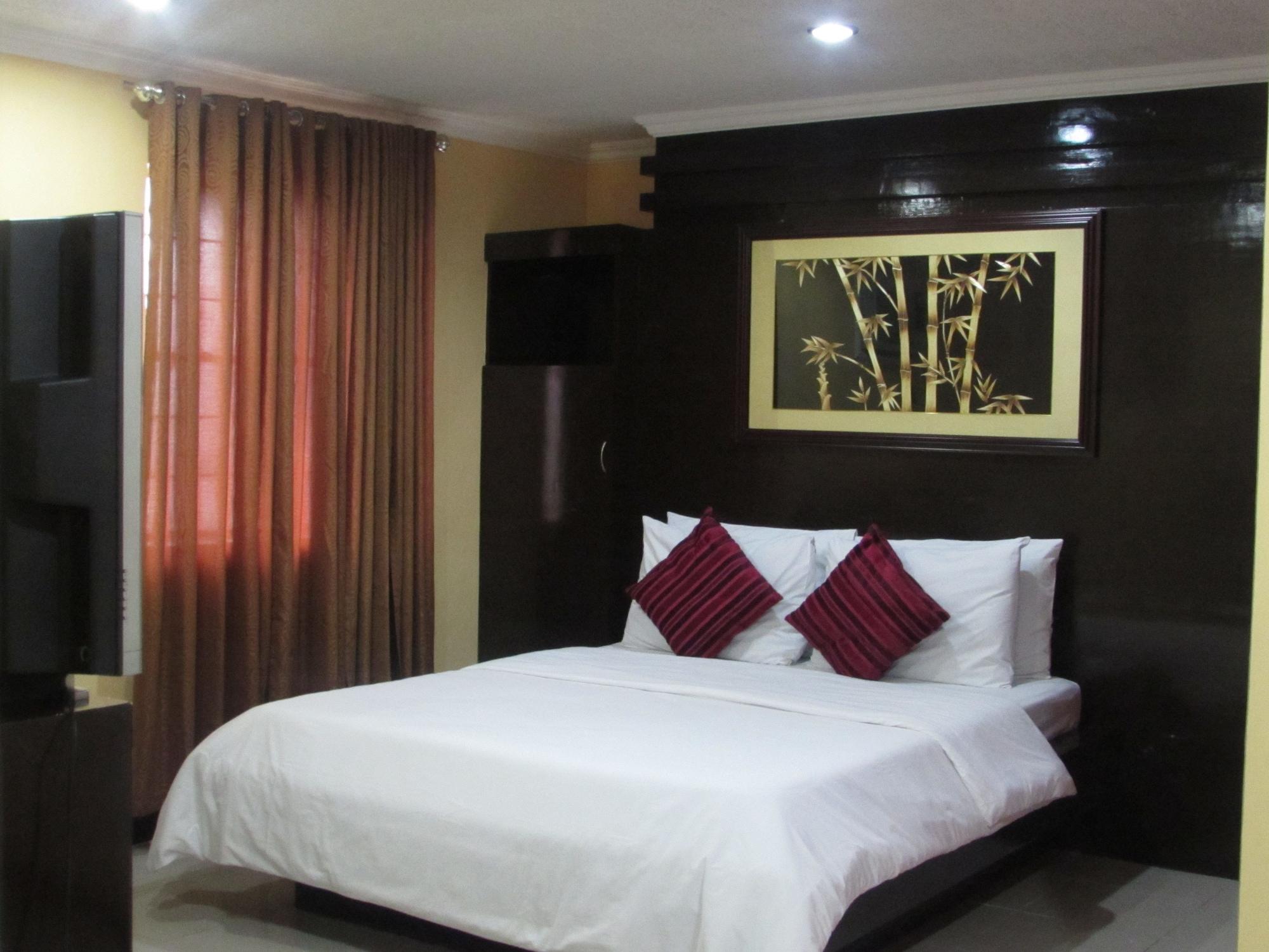 Oyster Plaza 3*
