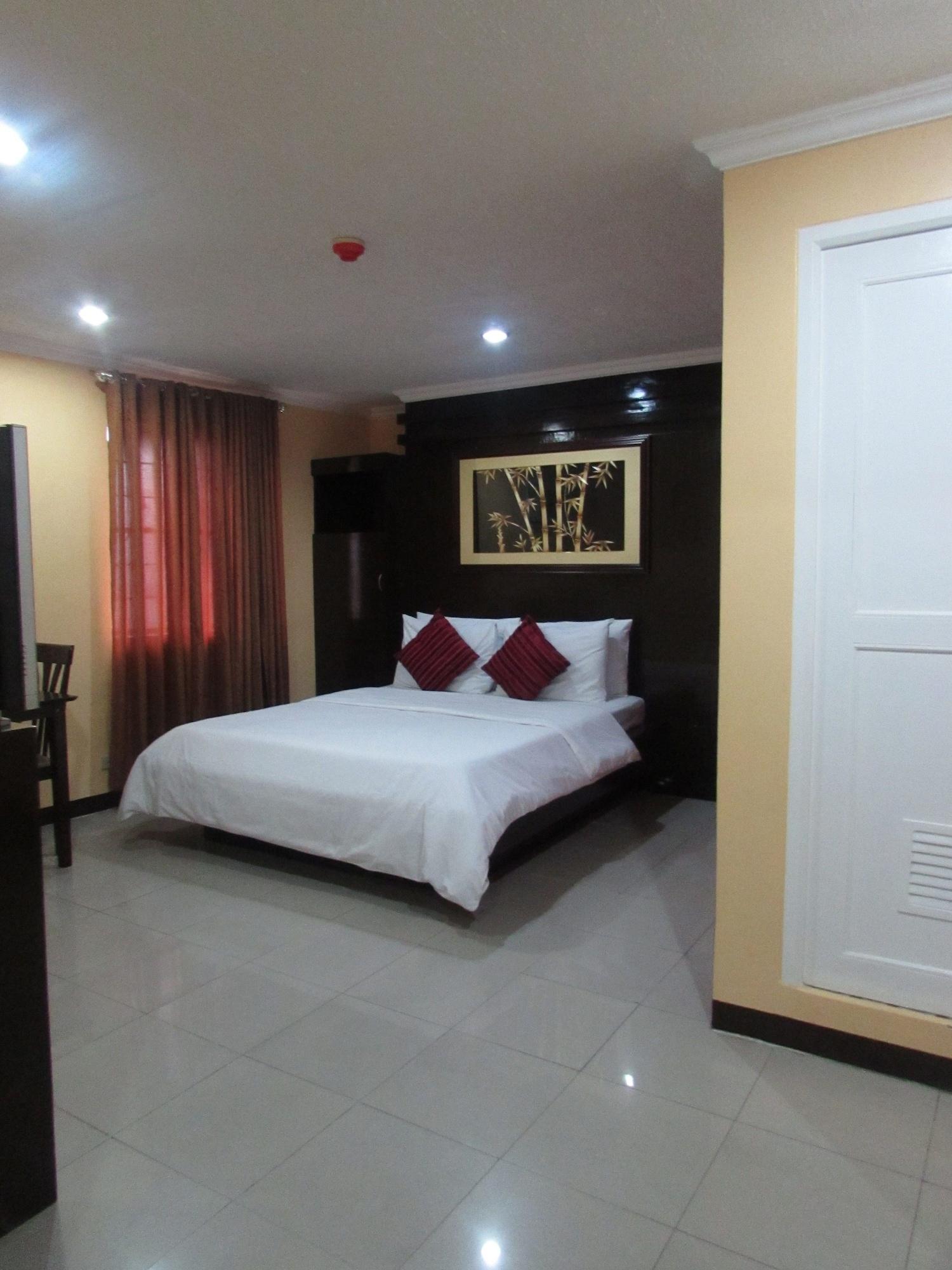 Oyster Plaza 3* Paranaque City