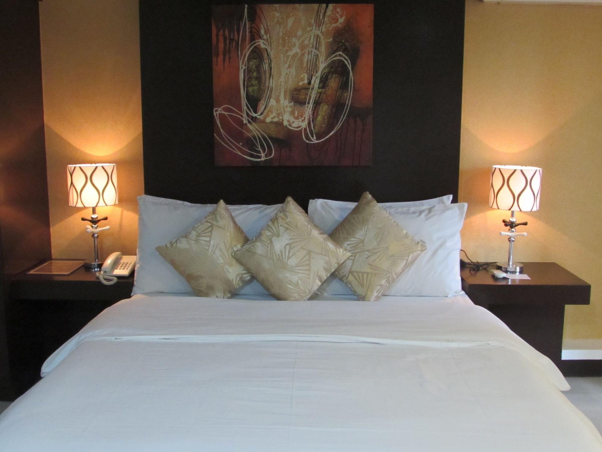 Oyster Plaza 3*