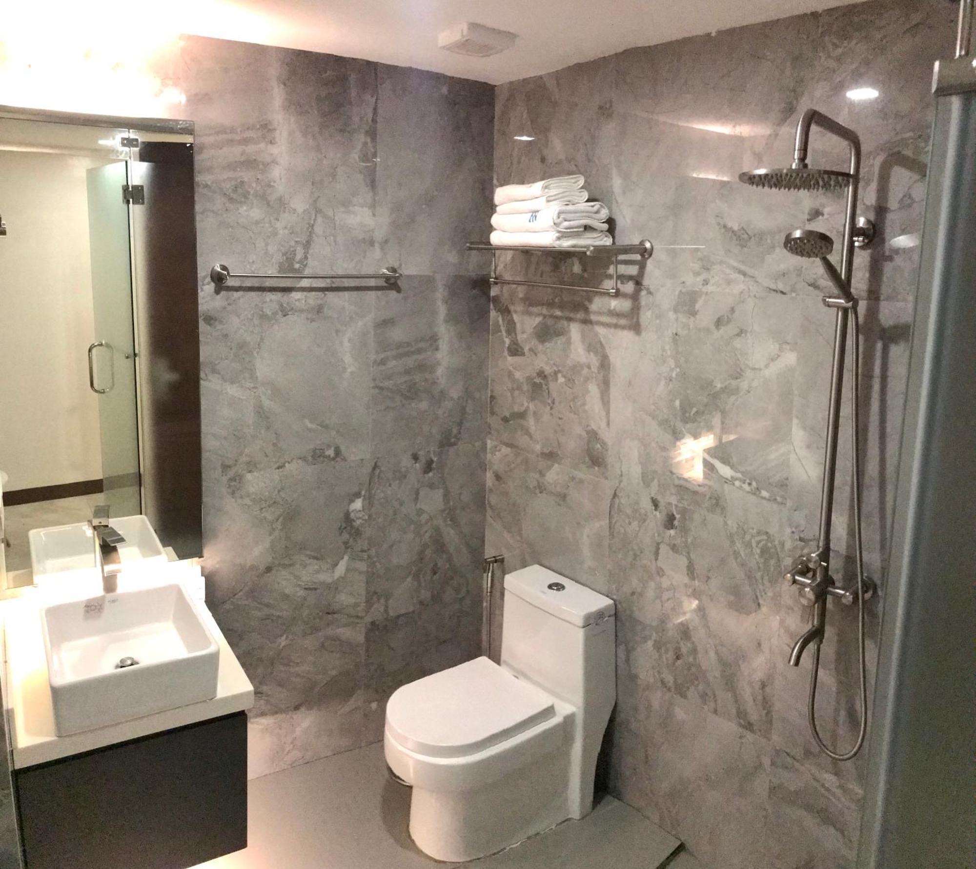 Oyster Plaza Hotel