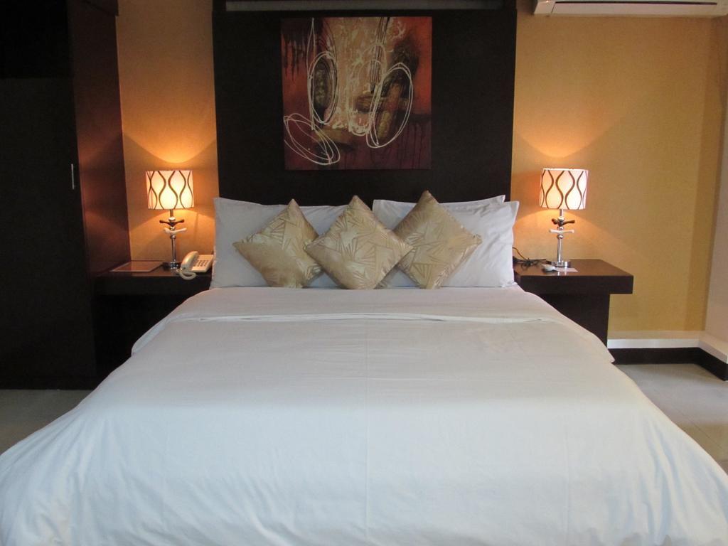 Oyster Plaza Hotel
