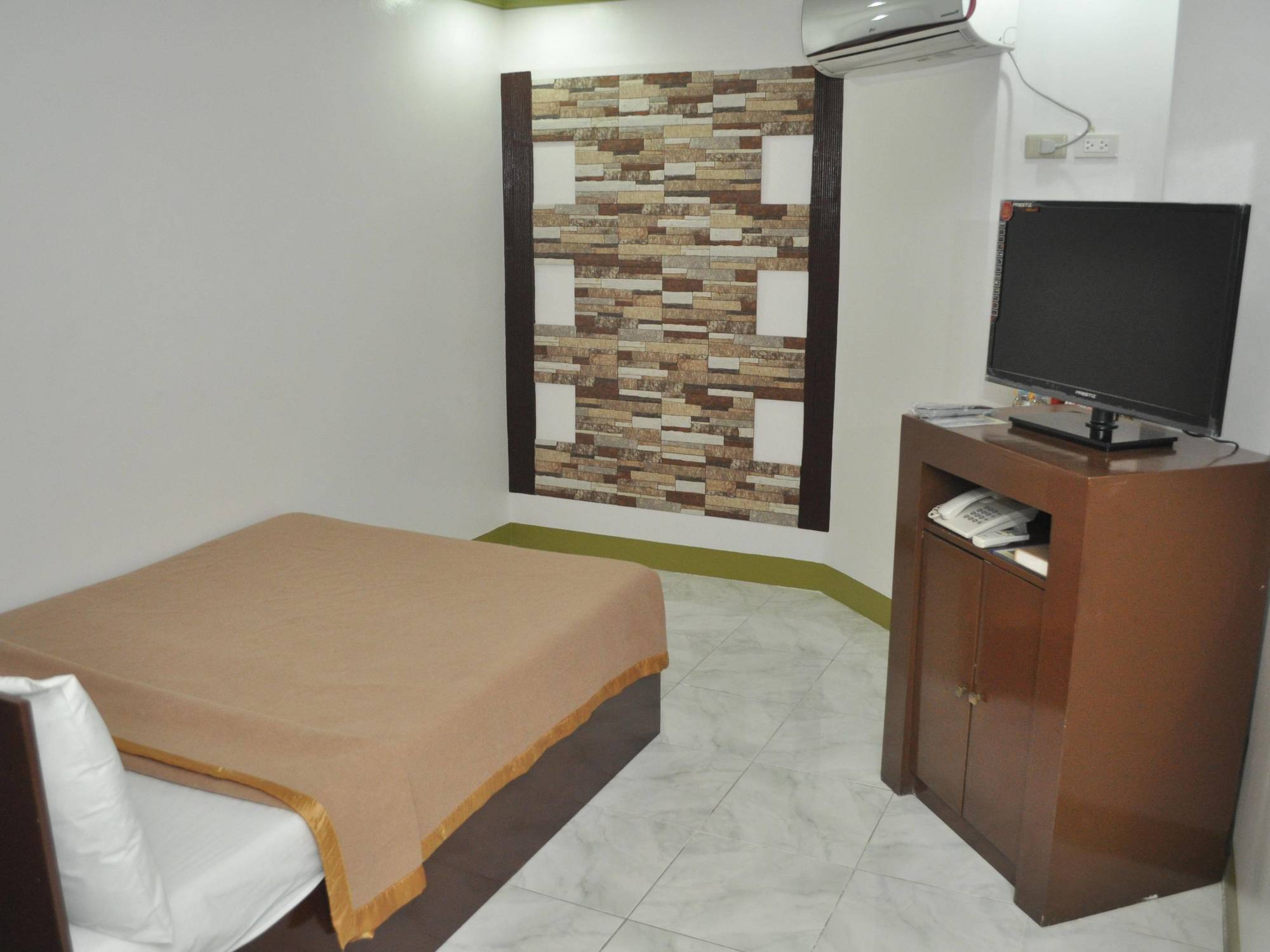 Oyster Plaza 3* Paranaque City